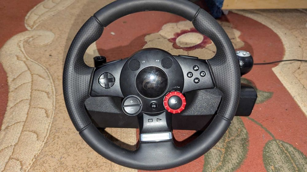 Продам ігрове кермо Logitech Driving Force GT (900°, Force Feedback)