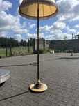Vintage żółta lampa.