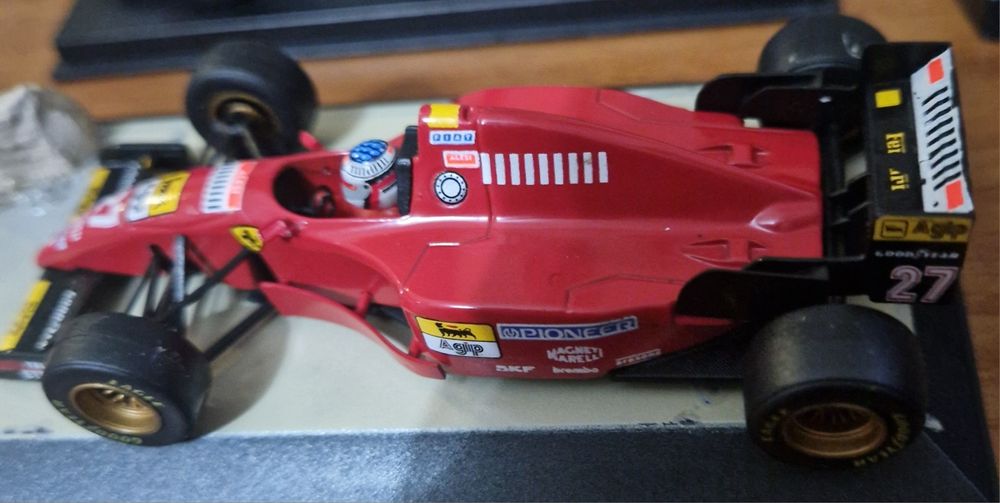 8 carros F1 antigos de coleção