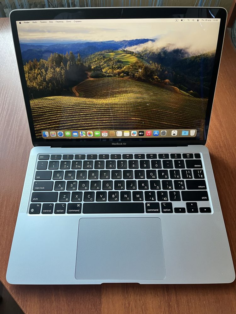 MacBook Air  M1 2020  8/256