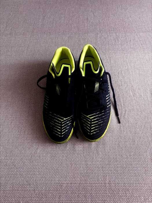 Sapatilhas de Futsal Adulto (39)