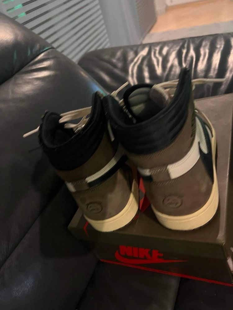 Air jordan 1 high og travis scott