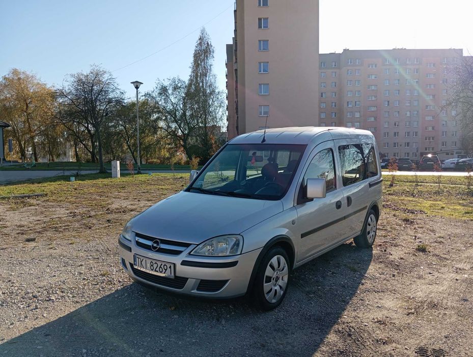 Piękny Opel Combo Tour 1.7  Diesel Isuzu. Drzwi skrzydełkowe.