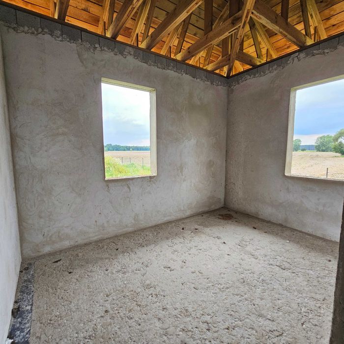 Dom blisko Leszna - 4 sypialnie, salon z aneksem. Działka 2000m²