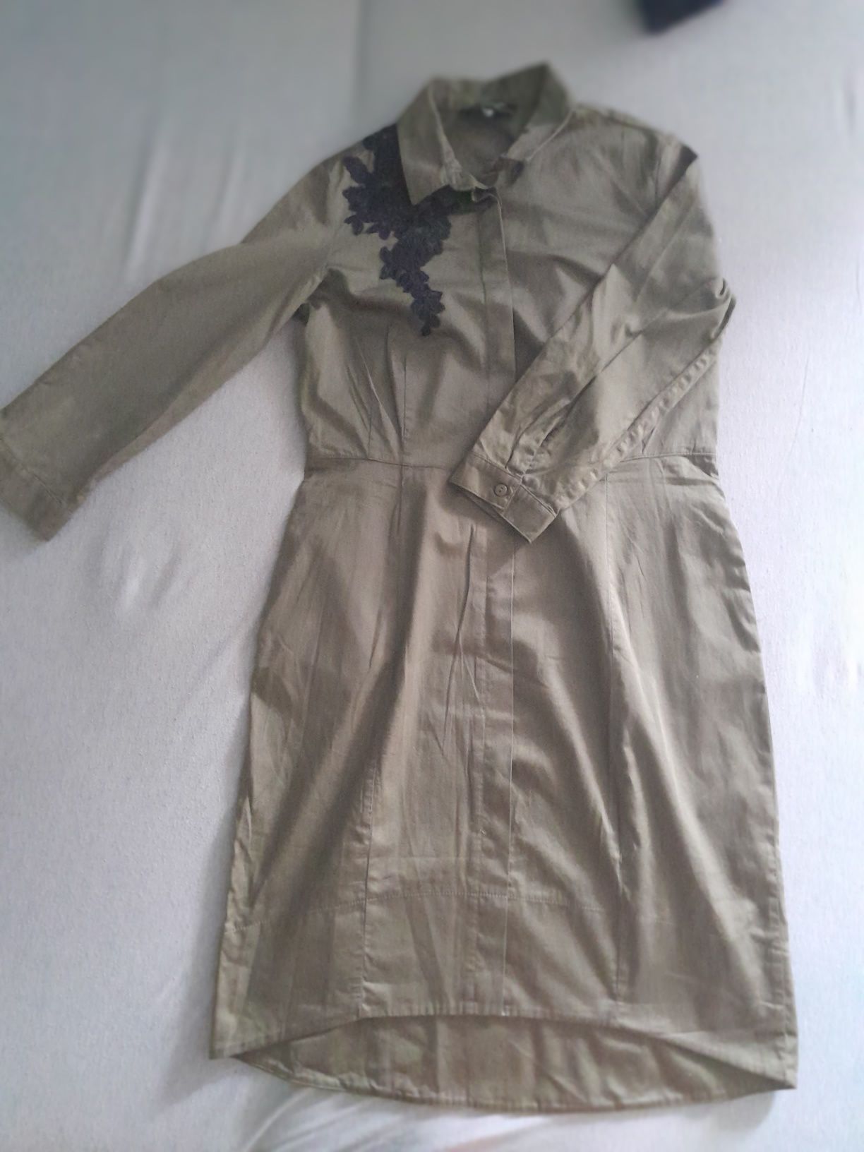 Sukienka khaki Reserved