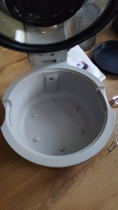 Frytkownica  beztłuszczowa do szaszłyki pieczenie  termoobieg zapieka