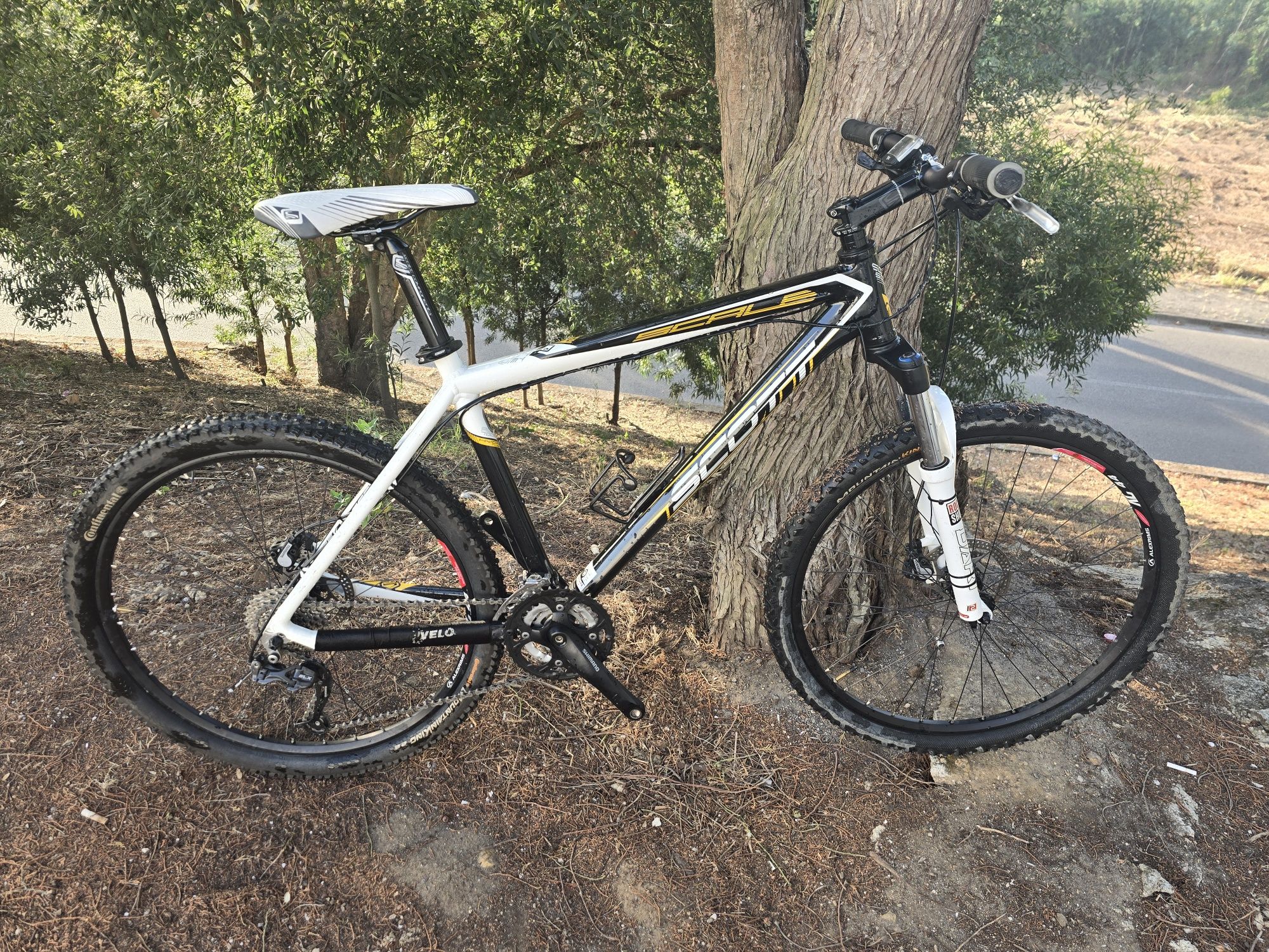 Scott scale 26 L com rock shox