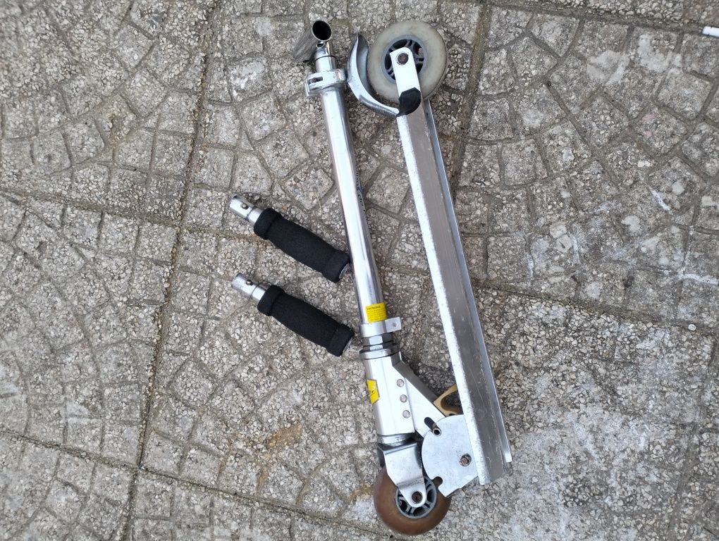 Trotinete dobrável e extensível para várias alturas dos 3 aos 15 anos