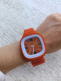 Оранжевий годинник з силіконовим ремінцем