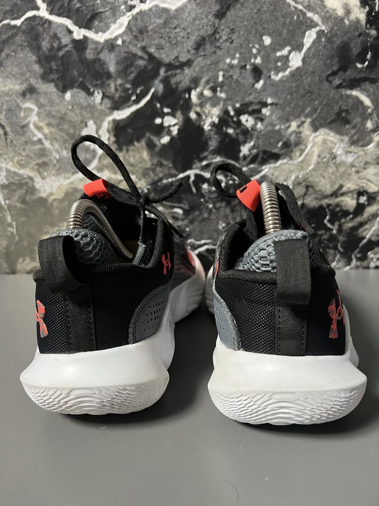 Кросівки чоловічі Under Armour Flow Futr x3 Grey Red 40р