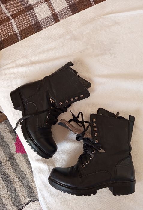 Продам Женские теплые сапожки 37 размера в Идеальном состоянии.