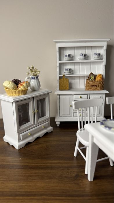 Меблі у ляльковий будинок