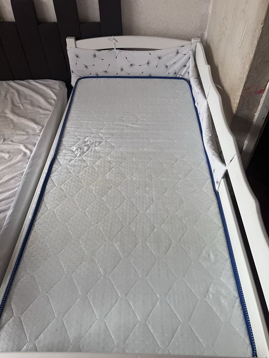 Дитяче ліжко з масиву