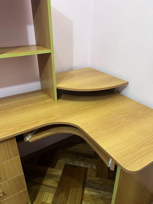 Шафа-купе,комод, стіл