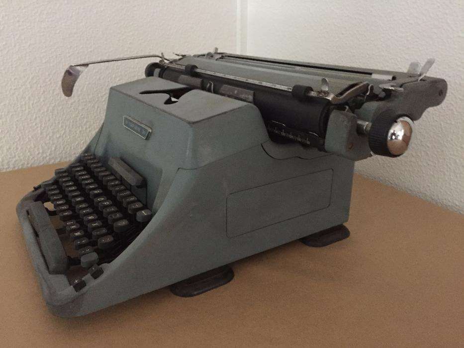 Máquina de Escrever Antiga IMPERIAL 70