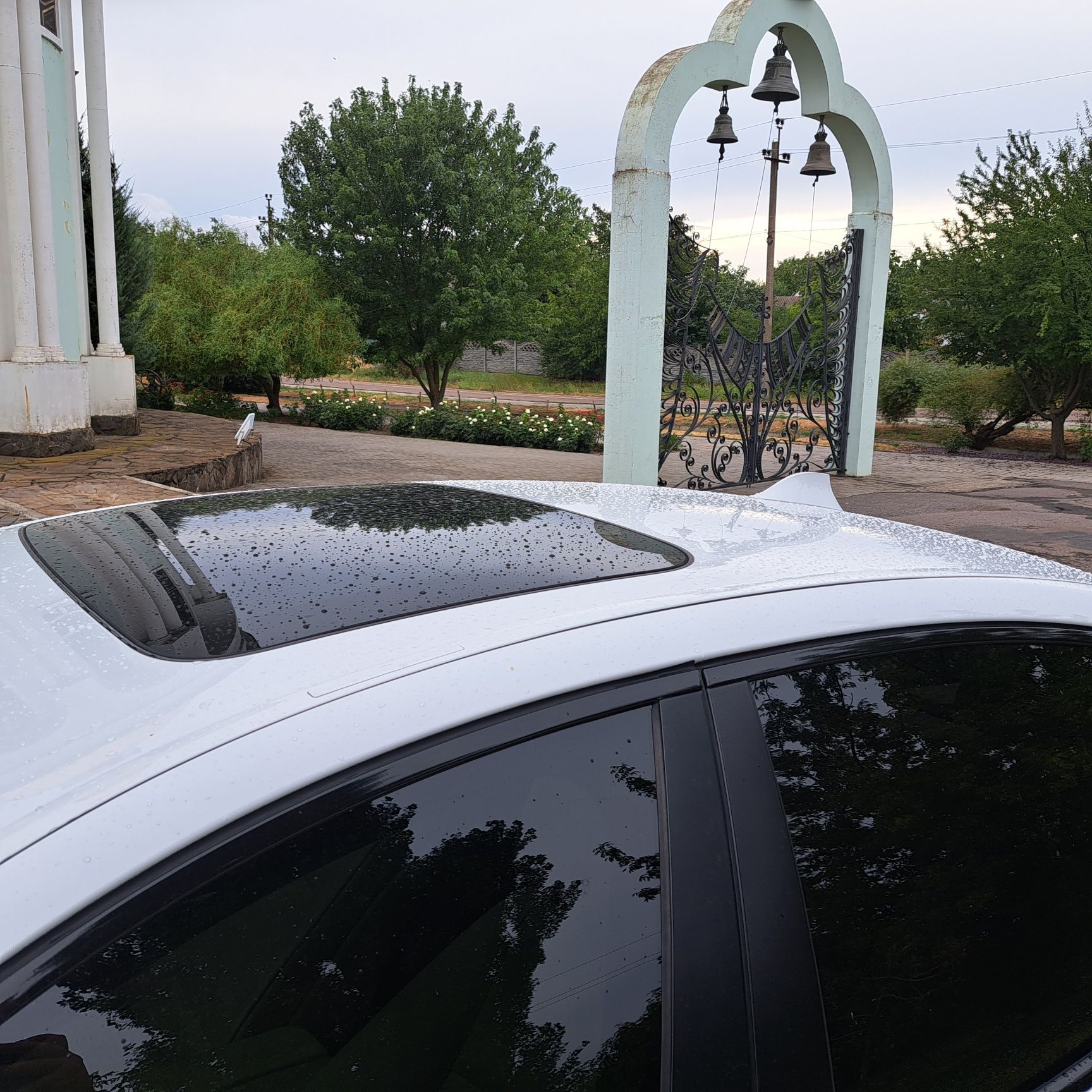 Автомобіль BMW 528