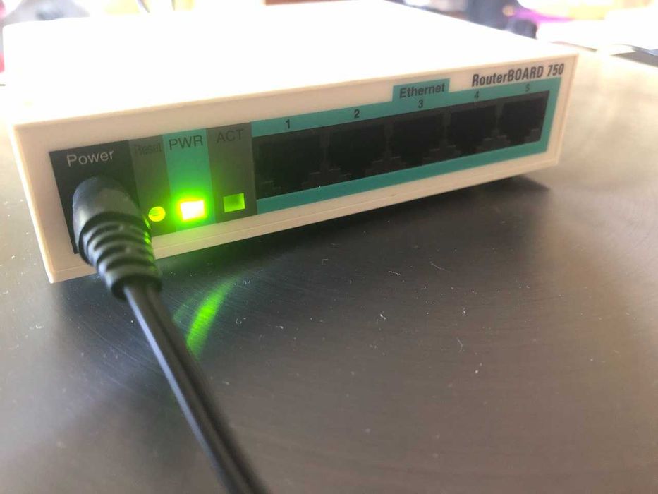 Маршрутизатор Mikrotik RouterBoard 750 (RB750)