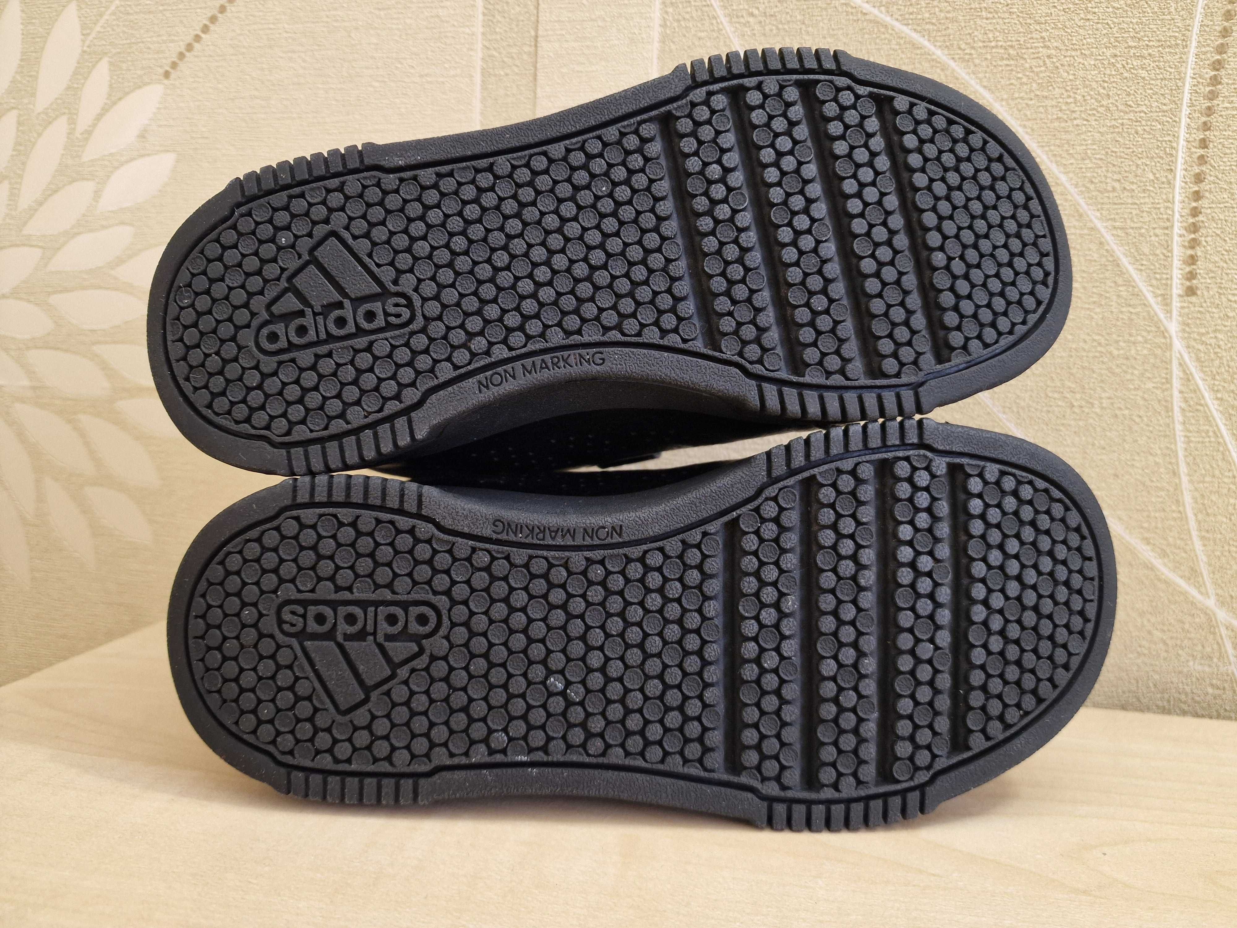 Кросівки Adidas Tensaur оригінал розмір 31 1/2