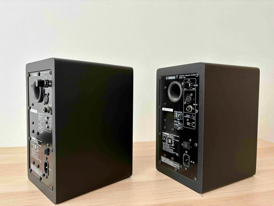 Yamaha HS5: Par de colunas monitoras de estúdio