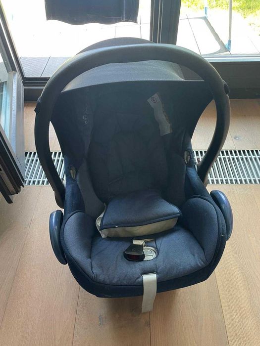 Sprzedam zestaw Maxi-Cosi CabrioFix z bazą FamilyFix (ISOFIX).