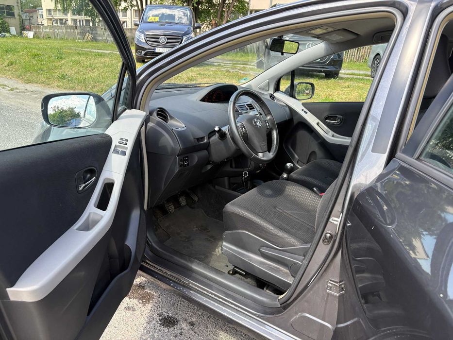 Toyota Yaris. Bardzo ładna Toyota Yaris , 5-d, klima, hak, super stan