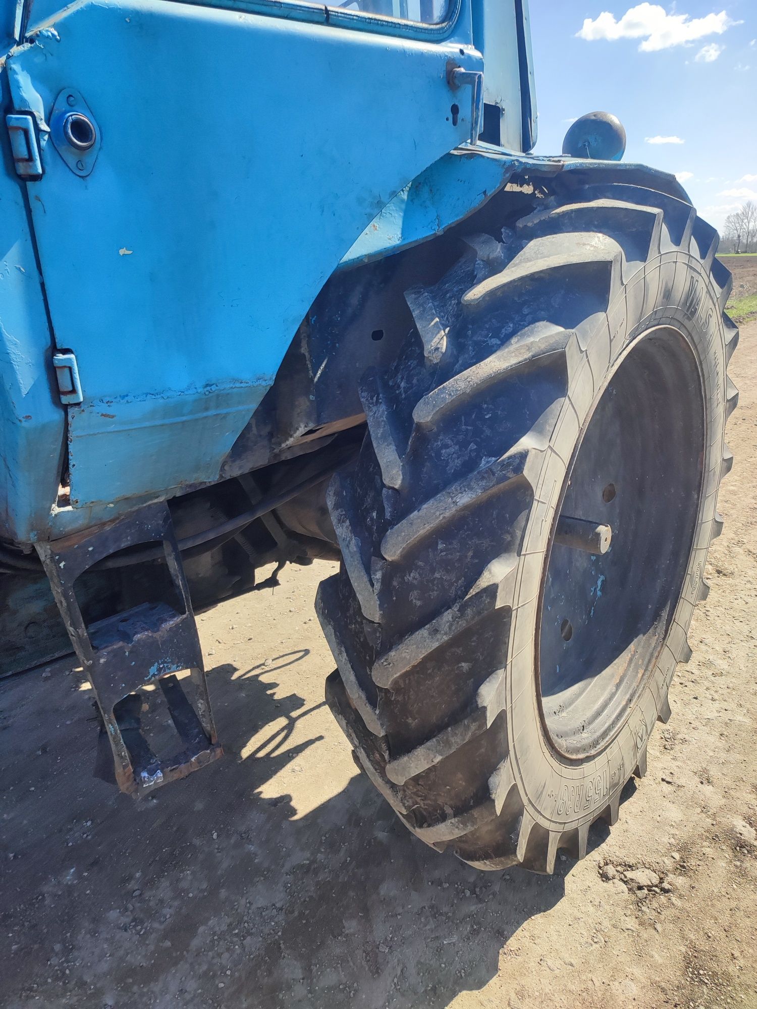Продам трактор МТЗ 80 позапчастинах.