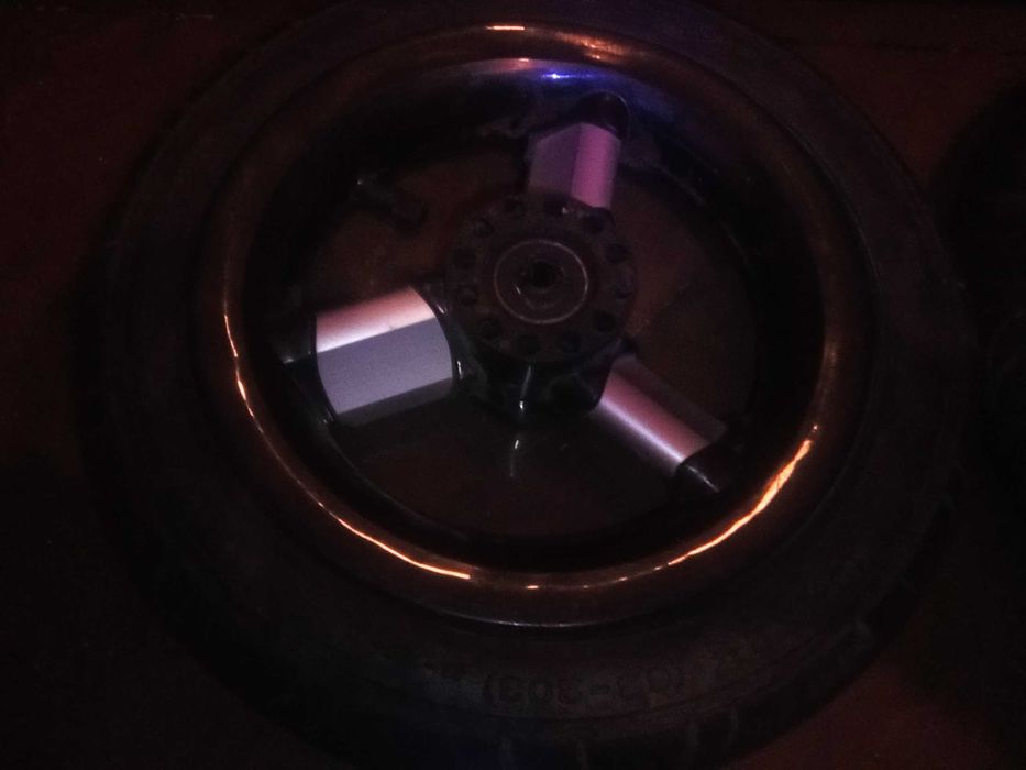 Колеса пневматичні на підшипниках пара