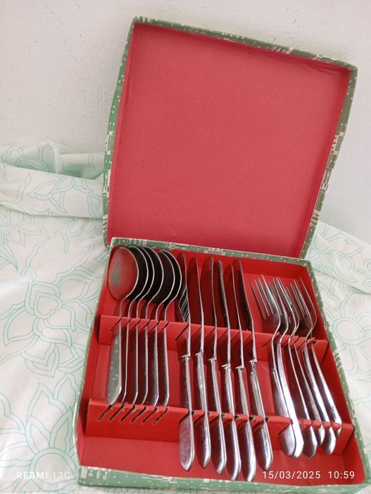 Conjunto de 18 talheres