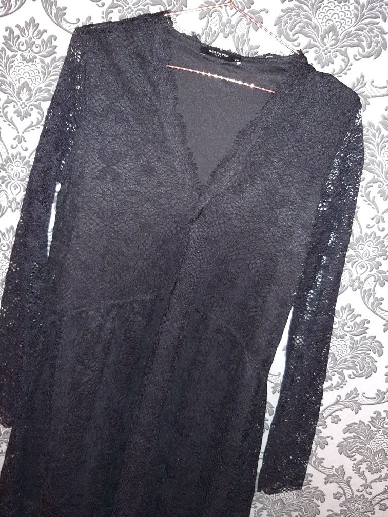 Elegancka sukienka koronkowa Reserved