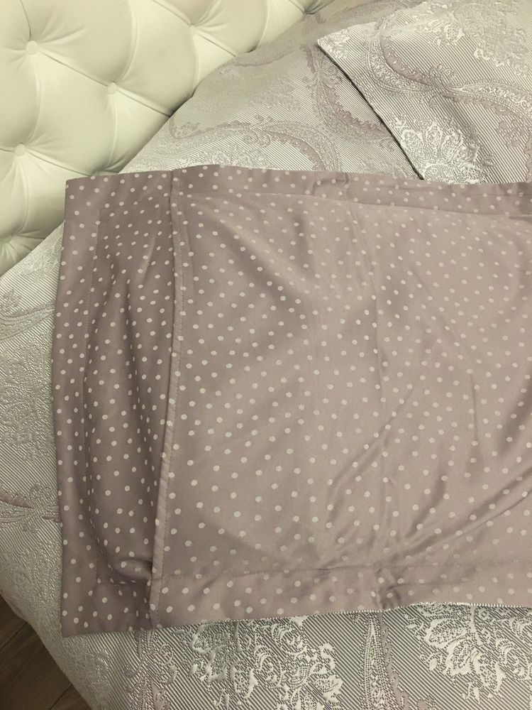Piękna duża narzuta na łóżko, pokrowce na poduszki jasny fiolet