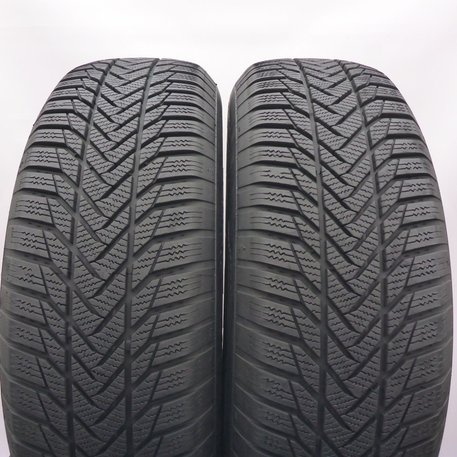 Opony 215/70/16 Esa Tecar 215/70R16 100T Zimowe 2022 7,8-8,2mm
