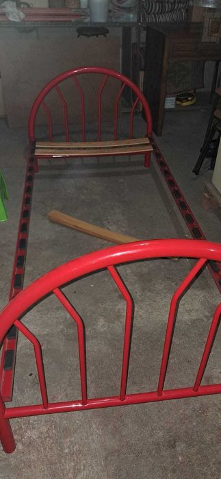 Cama com estrado incorporado 90x200