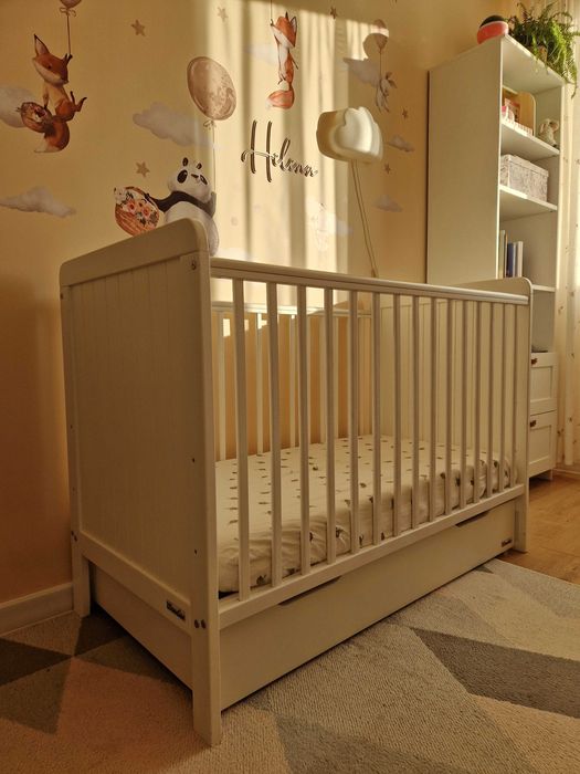 Łóżeczko z szufladą + przewijak + materac Woodies