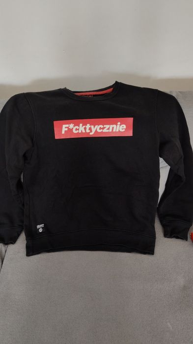 Bluza Cropp M faktycznie szerokość 56cm długość 67cm czarna b. dobry