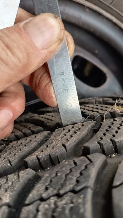 Zimowe opony 14 cali z felgami VW