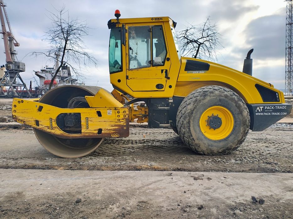 Продаж віброкатка BOMAG 213 робочий з бондажем