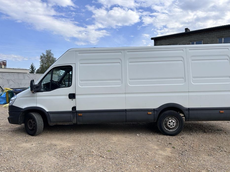 Wynajem duży bus Iveco Daily L4H2 blaszka, dostawczak
