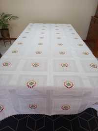 Toalhas de mesa bordadas em ponto de cruz