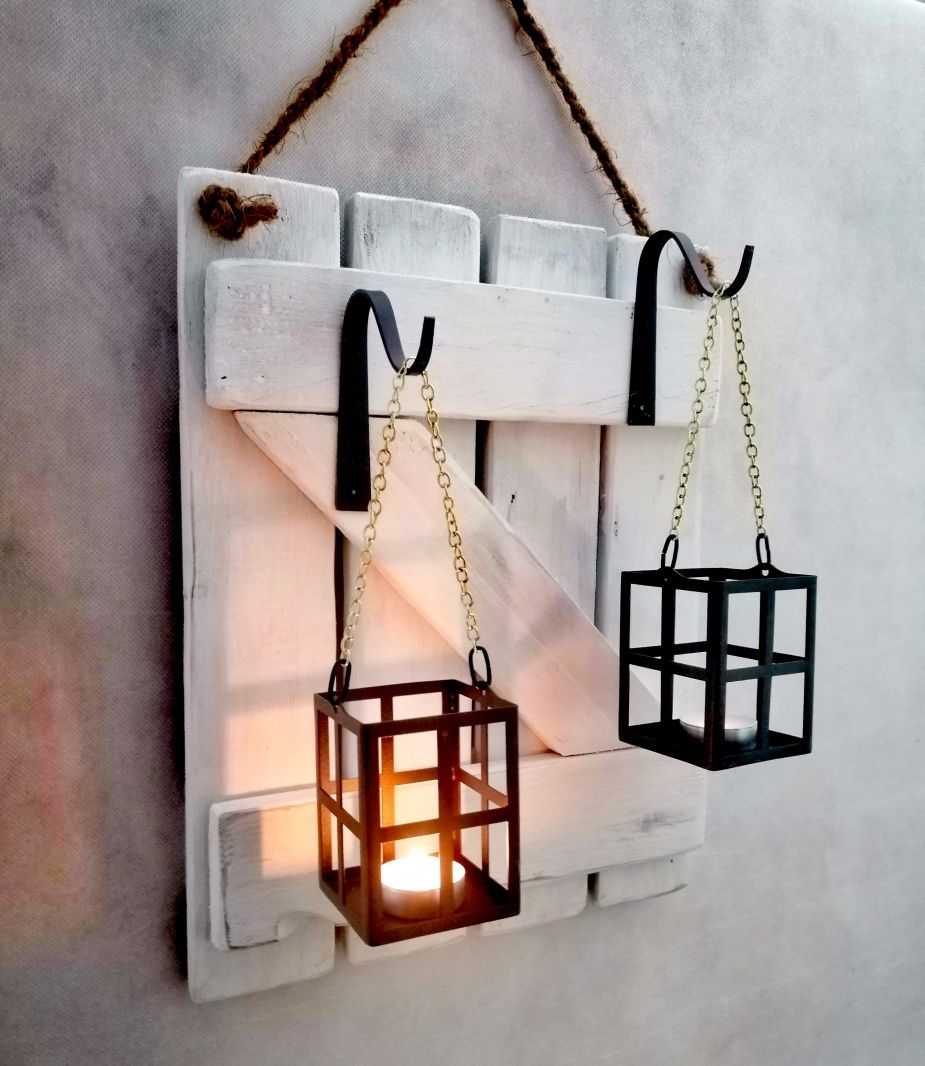 Lampion loft na desce drewnianej rustykalnej , dekoracja na ścianę.