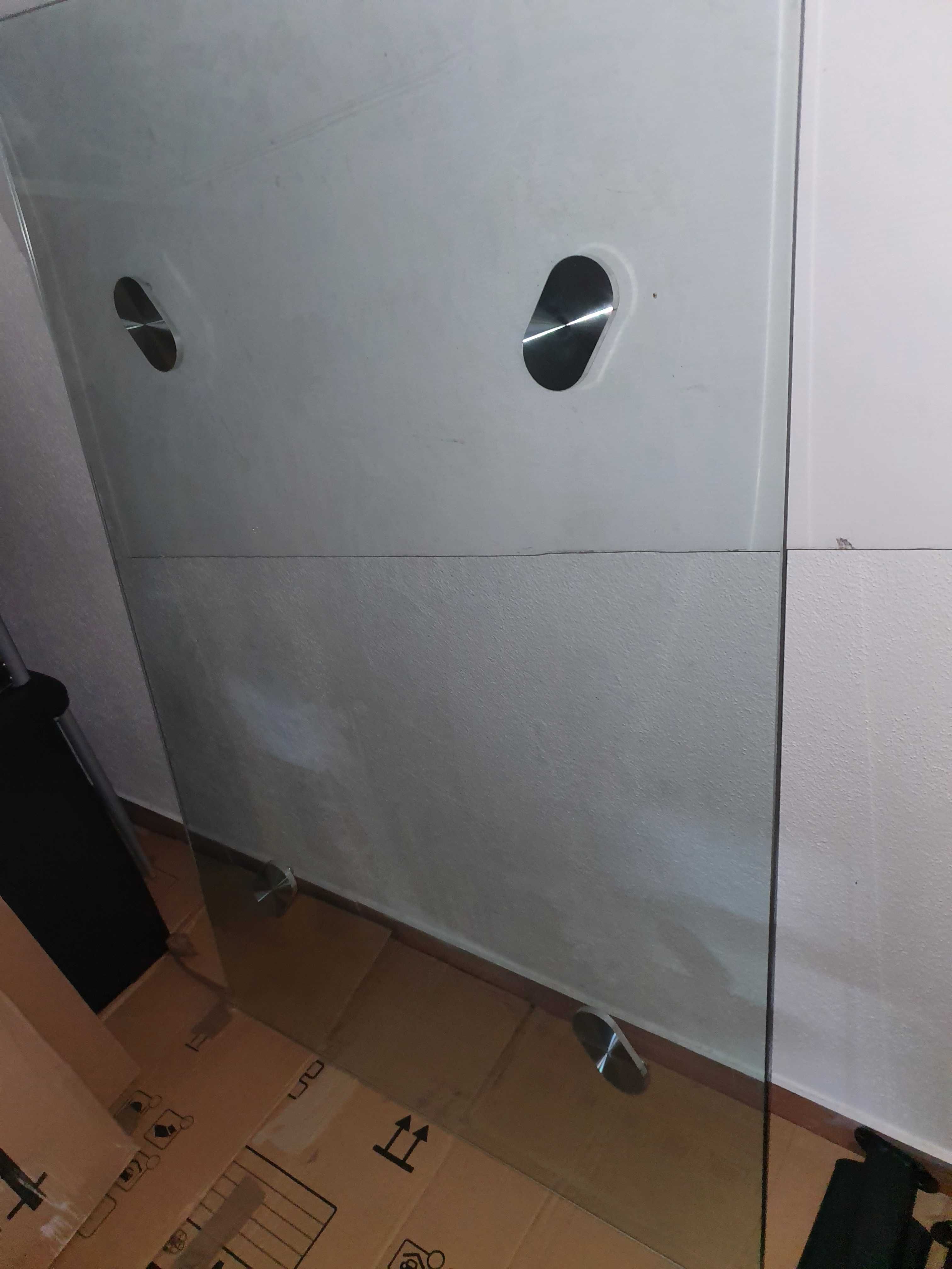 Vendo mesa de vidro de 90cm por 1,40cm