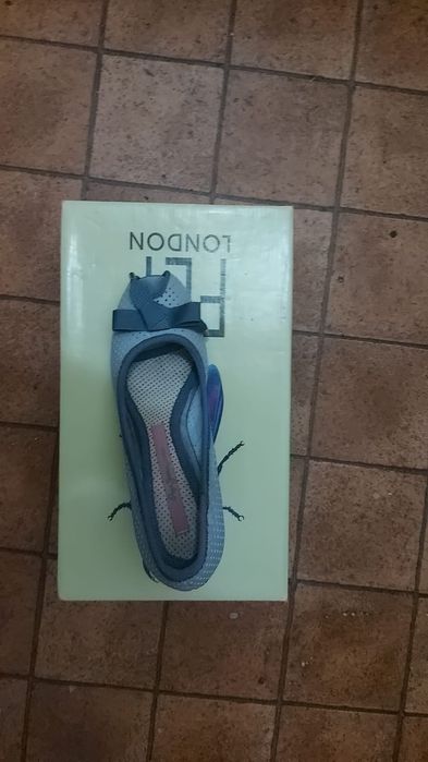 Vende se Sapato Fly London