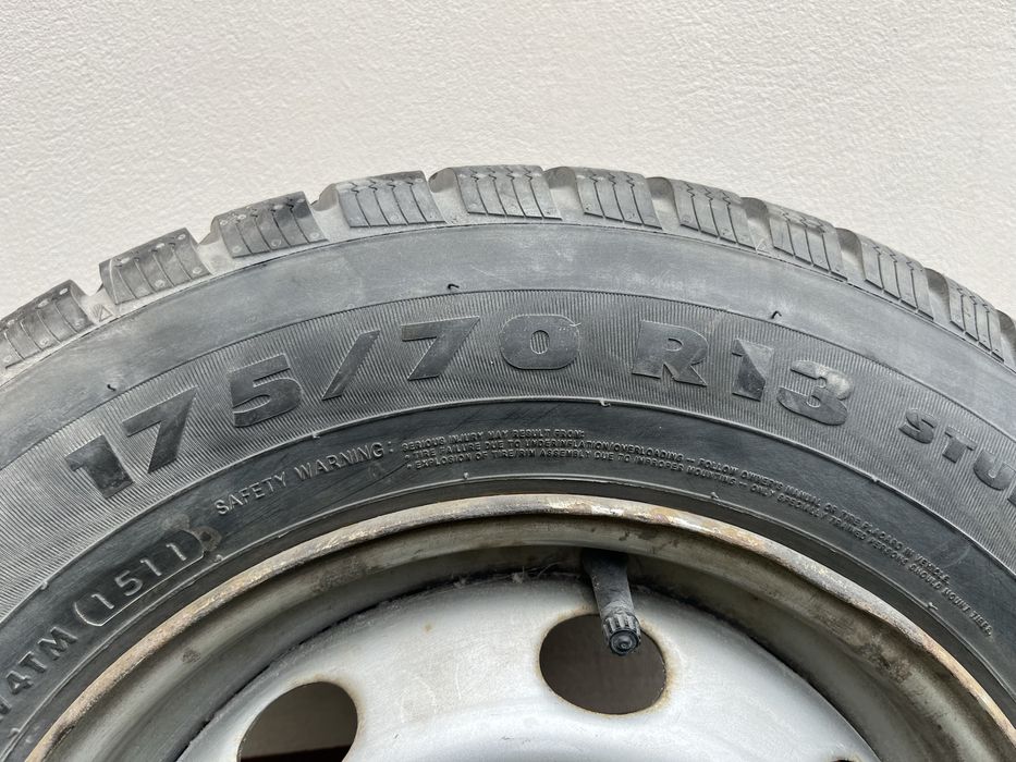 Opony zimowe  175/70 R13 wraz z felgami komplet