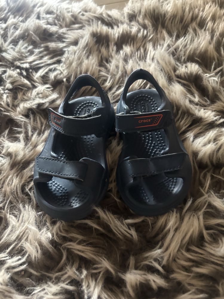 Sandaly crocs c6