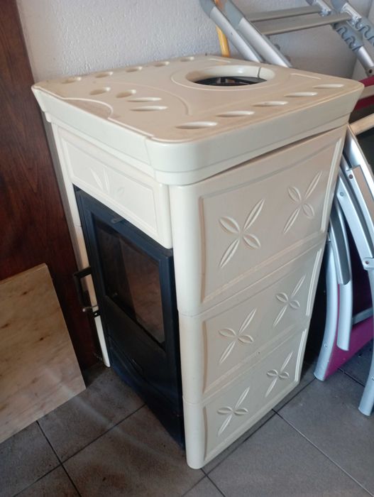 Używany piec kaflowy w bardzo dobrym stanie.