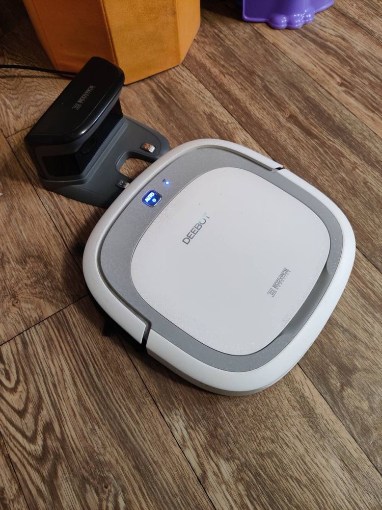 Робот пылесос Deebot