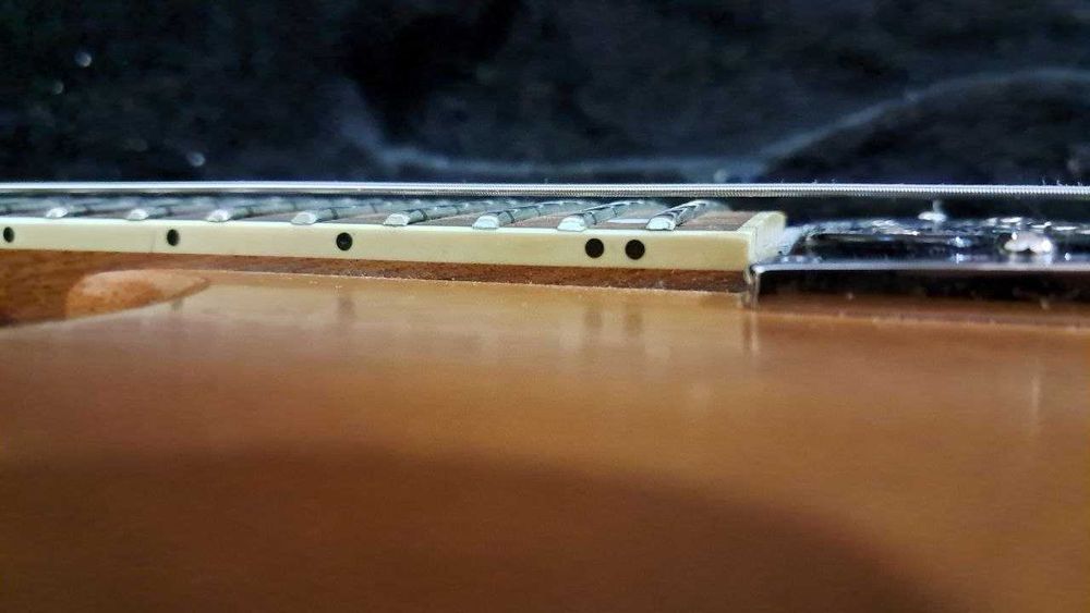 Електро гітара професійного рівня