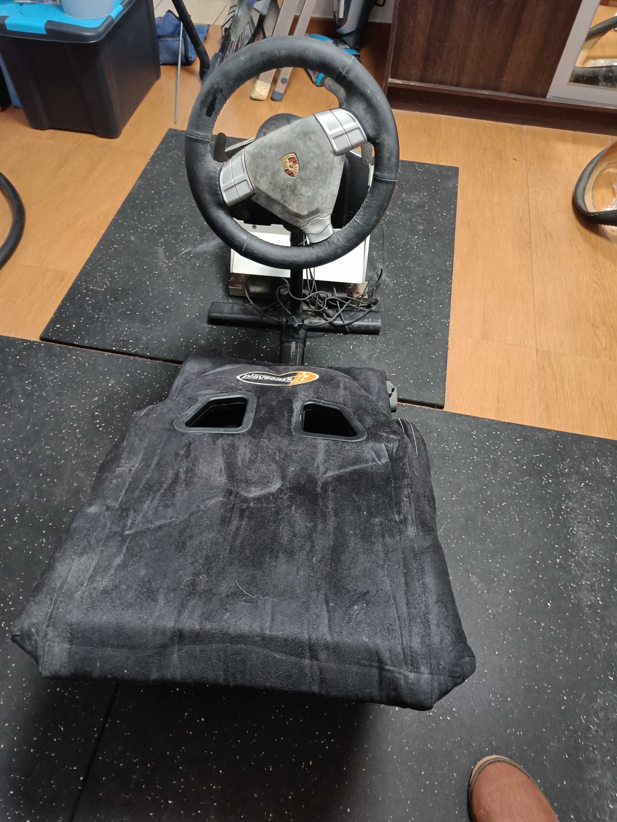 Playseat com volante e pedais fanatec estragado