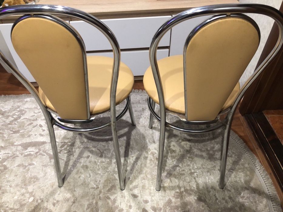 Стільці на кухню бежеві б/у в хорошому стані