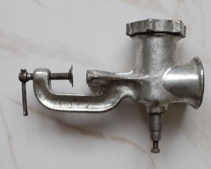 М'ясорубка ручна механічна