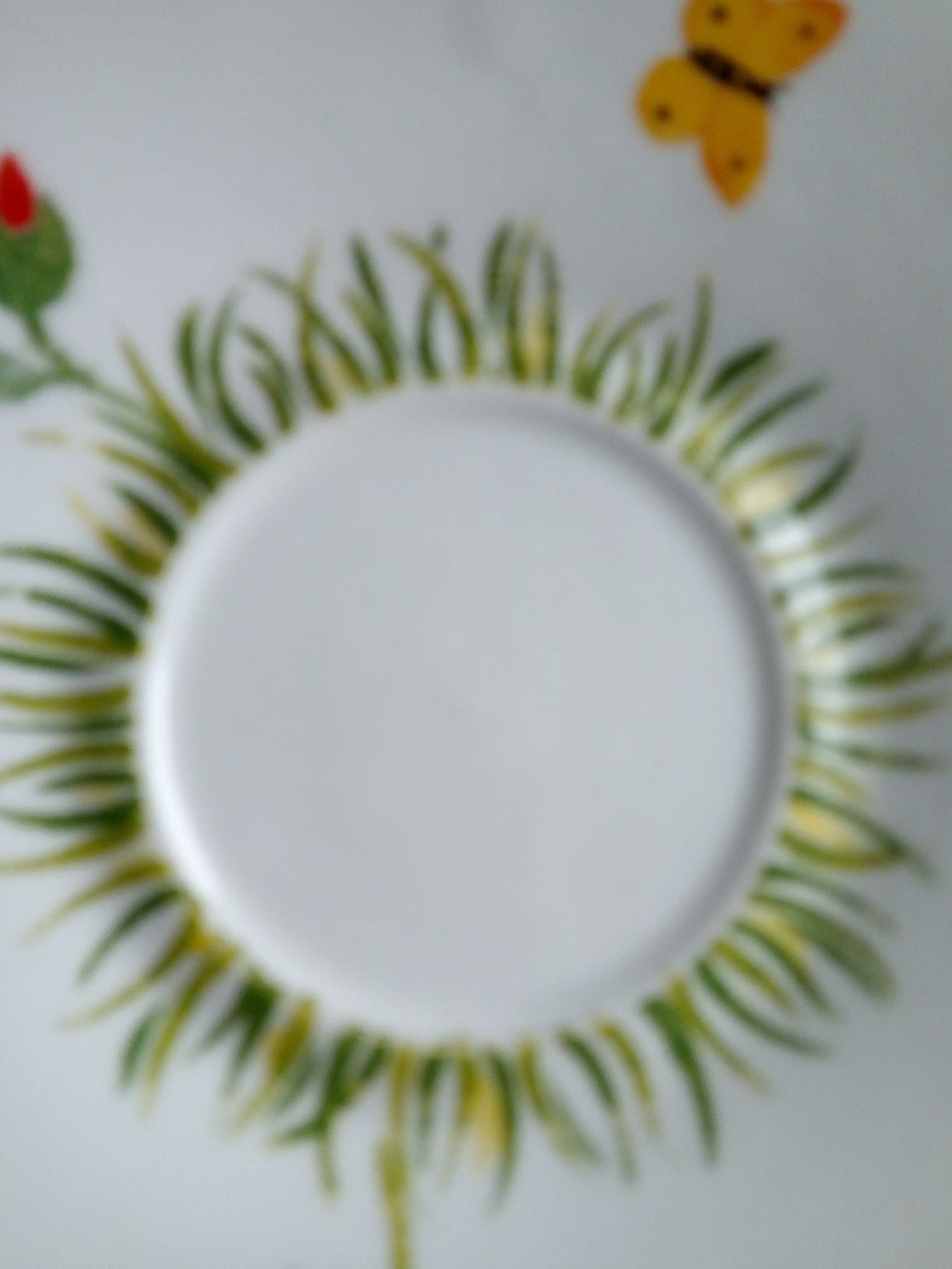 Talerzyk spodeczek podstawka biała porcelana, kwiaty motyle